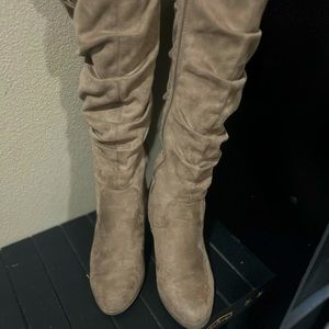 Beige boots